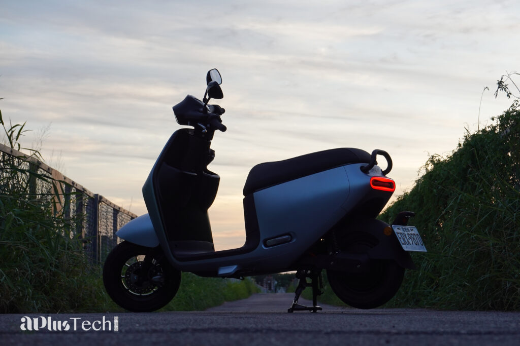 Gogoro Luna 全車背面